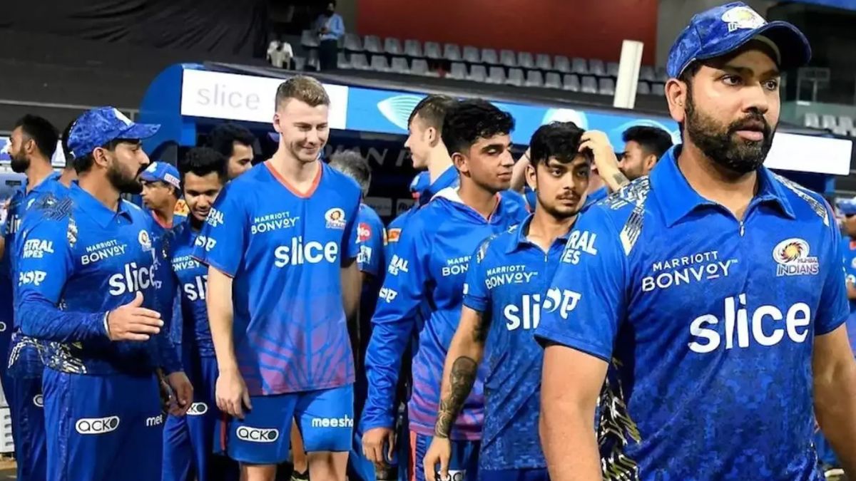 Mumbai Indians players divided into Rohit and Hardik groups, these 4 players are with the hitman, and these 3 players are flattering the new captain
