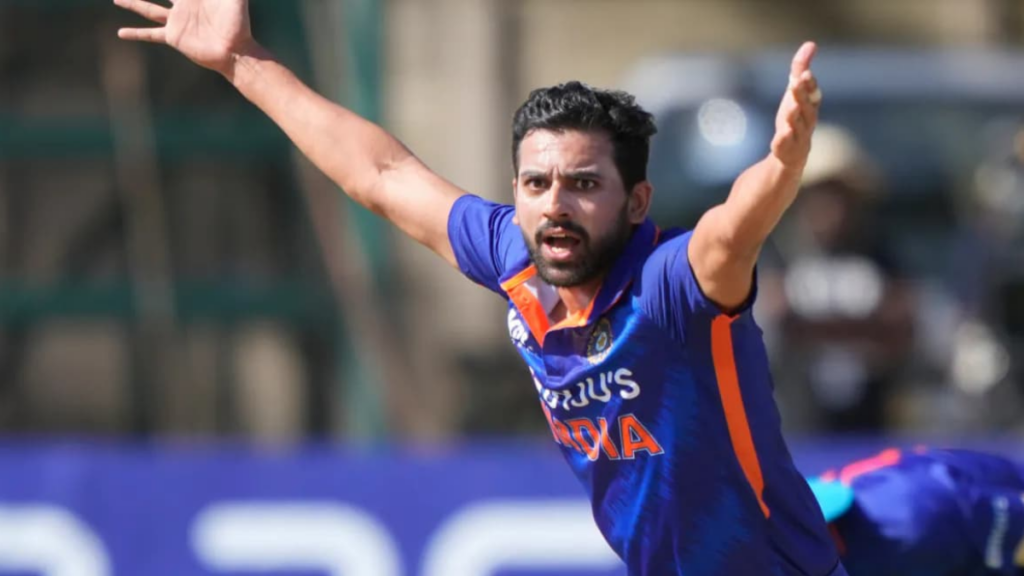 इतिहास में पहली बार हुआ ऐसा, धोनी के तराशे हुए 2 हीरों के चल रहे बुरे दिन, टीम इंडिया में वापसी भी हुई नामुमकिन 2 Deepak Chahar