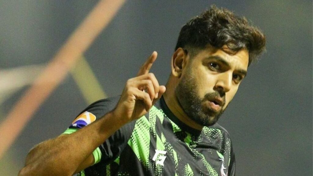 विराट कोहली का पाकिस्तानी दुश्मन बुरी तरह हुआ चोटिल, PSL सहित टी20 वर्ल्ड कप 2024 से बाहर 1