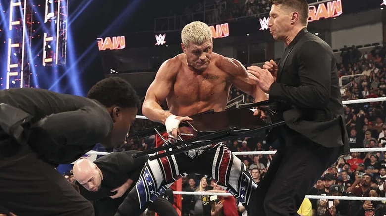 इस हफ्ते की WWE रॉ में 3 चीजें जो फैंस को पसंद आई और 3 जो बिल्कुल अच्छी नहीं लगी 2
