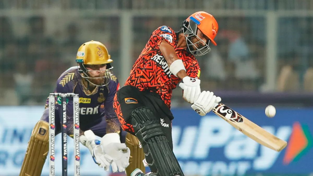 This batsman used to perform like a rat while in RCB, after reaching KKR he roared like a lion