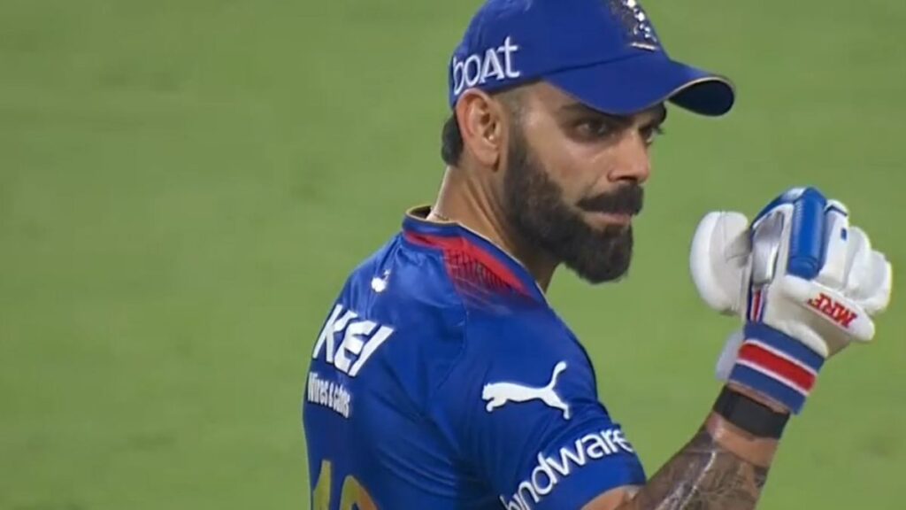 VIDEO: गंभीर के संबसे महंगे गेंदबाज को विराट कोहली ने बनाया 'बेचारा', खुद की पिटाई देख सदमे में 24.75 करोड़ी खिलाड़ी 1
