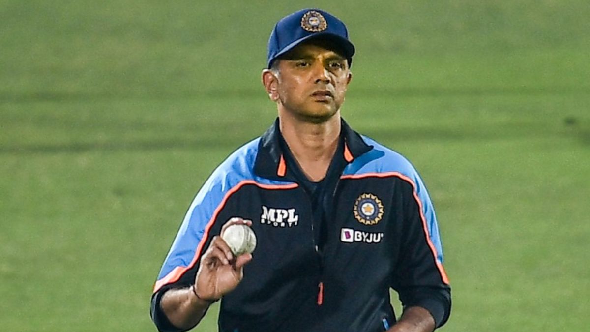 BCCI has decided to change the head coach of Team India, now this legendary player will sit on Rahul Dravid's chair