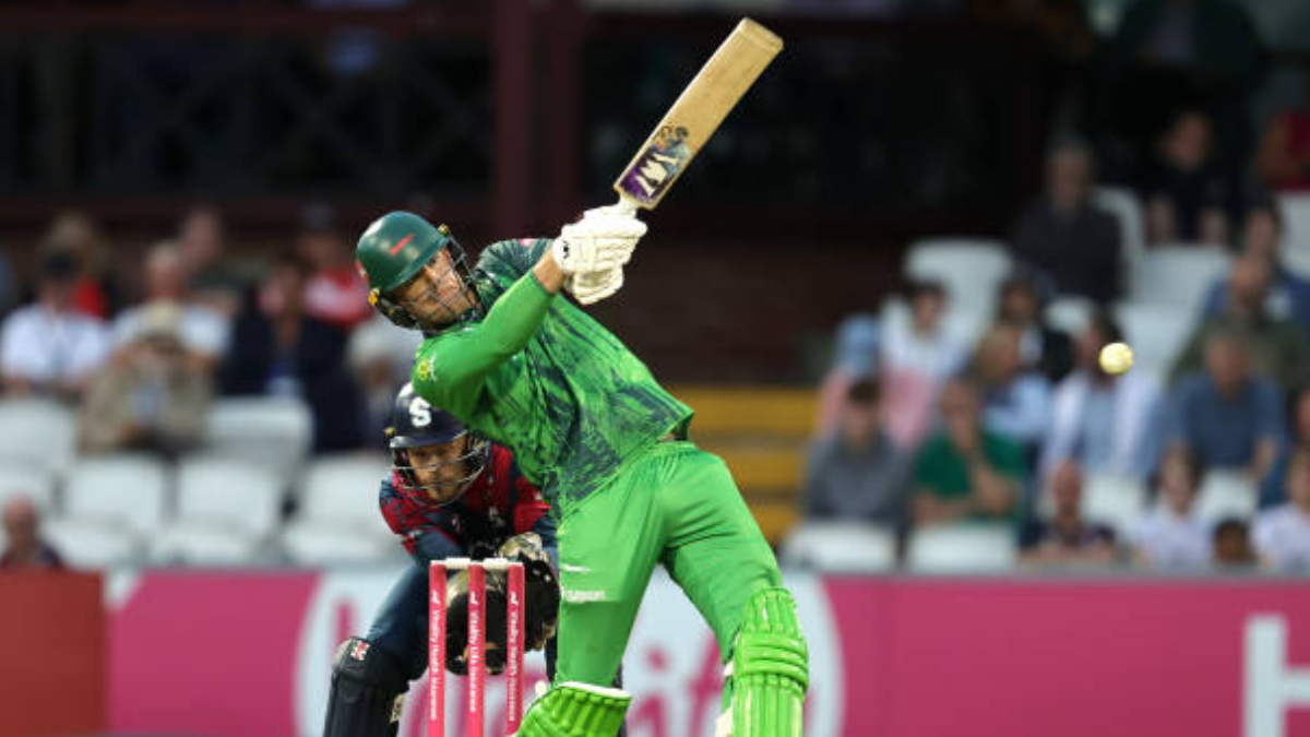 VIDEO: टूट गया युवराज सिंह का रिकॉर्ड, इस अंग्रेज बल्लेबाज ने एक ओवर में 43 रन कूट रचा इतिहास 2