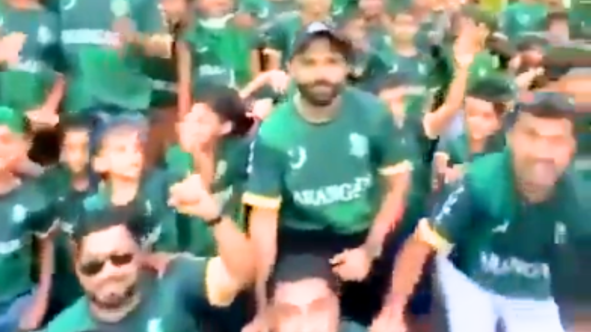 केरल में पाकिस्तान क्रिकेट टीम की जर्सी पहने नजर आए सैकड़ों मुस्लिम, VIDEO देख आपका भी खौलेगा खून 1