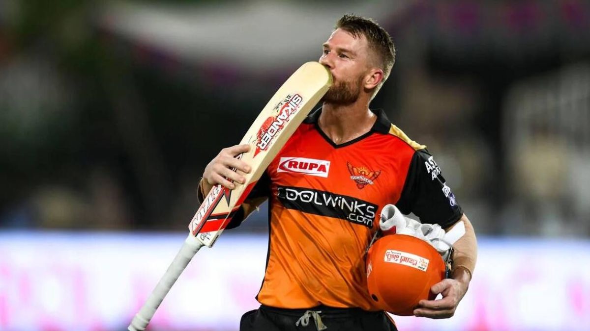 IPL 2025 के लिए डेविड वॉर्नर SRH टीम में शामिल, पैट कमिंस की जगह संभालेंगे अब टीम की कप्तानी 2 David Warner