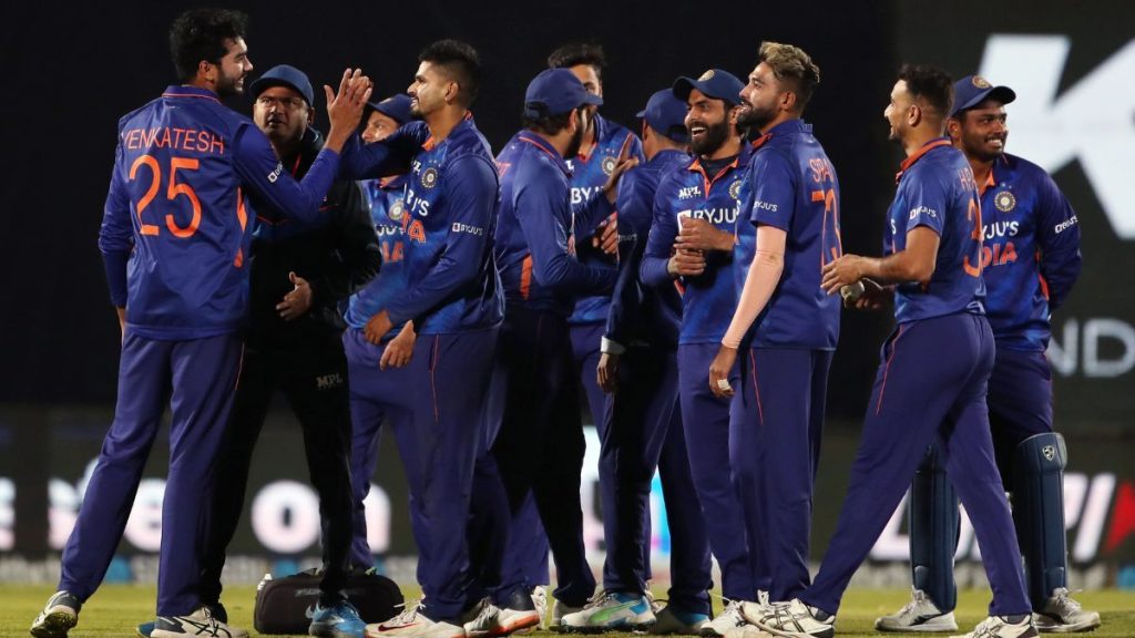 6 तारीख से होने वाली ODI सीरीज के लिए टीम इंडिया घोषित! 15 सदस्यीय दल में 12 तगड़े ऑलराउंडर शामिल 2