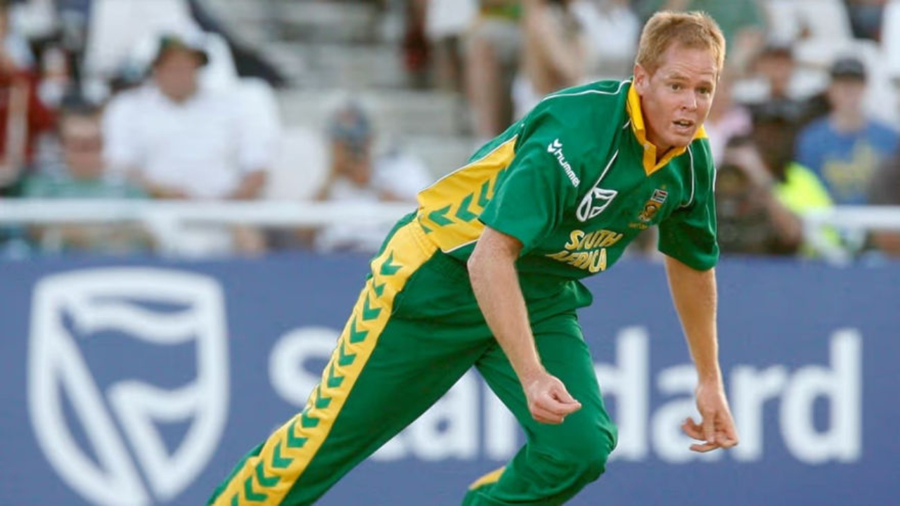 Most Wickets in ODI:  Shaun Pollock