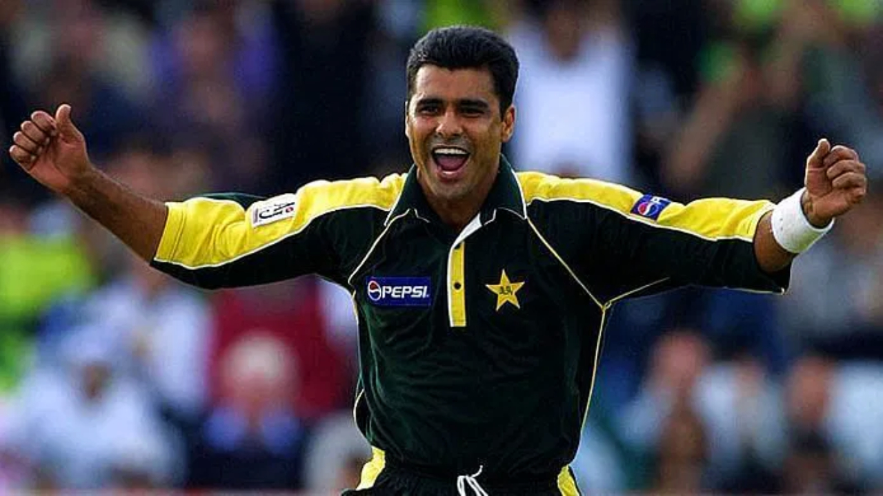 Most Wickets in ODI: Waqar Younis