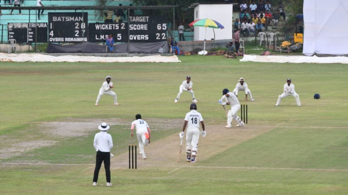 6,6,6,6,4,4,4,4... Jadeja's dangerous innings of 264 runs, the bowlers were deflated with a flurry of fours and sixes.