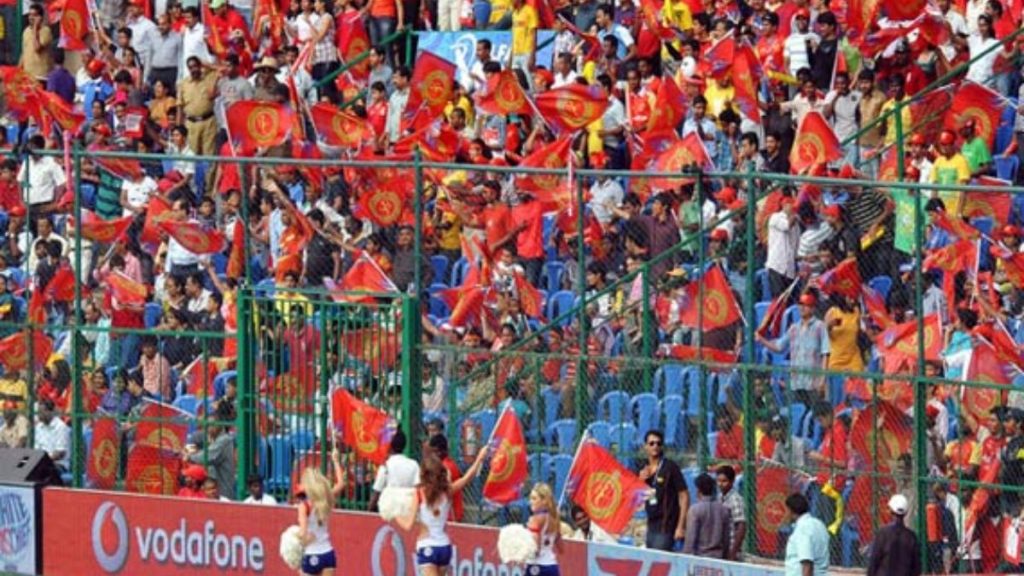 बिग ब्रेकिंग: IPL 2025 से पहले RCB को लगा बड़ा झटका, स्टार ऑलराउंडर पूरे सीजन से हुआ बाहर 1