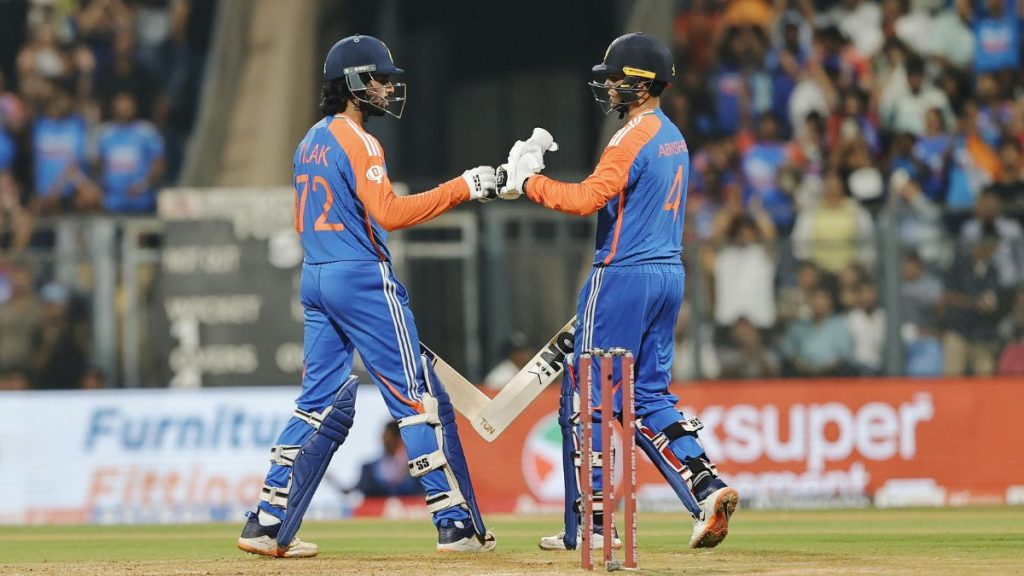 These 2 players of Team India are expert in hitting long sixes