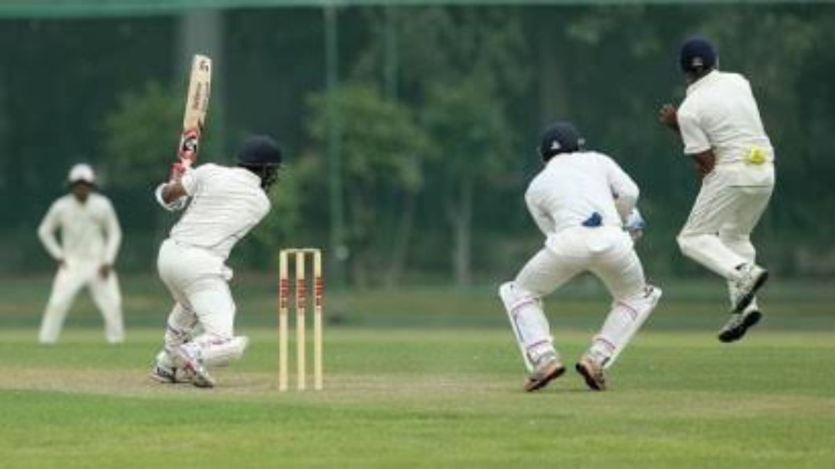 6,6,6,6,6,6..', a historic match of red ball cricket, this team scored a mountainous score of 1107 runs with the help of 100 boundaries