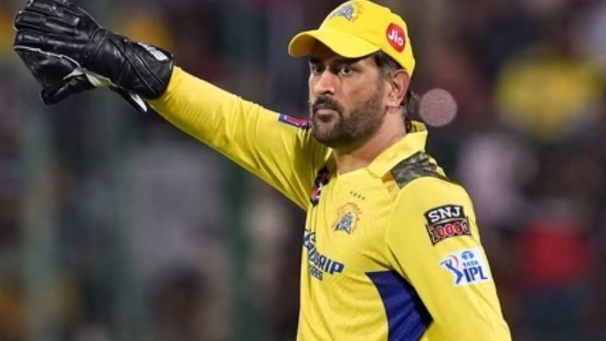 'कैप्टन कूल हुए अनकूल', अपनी ही टीम की इस बेवकूफी पर बुरी तरह तमतमाए MS Dhoni, वीडियो वायरल 2 MS Dhoni