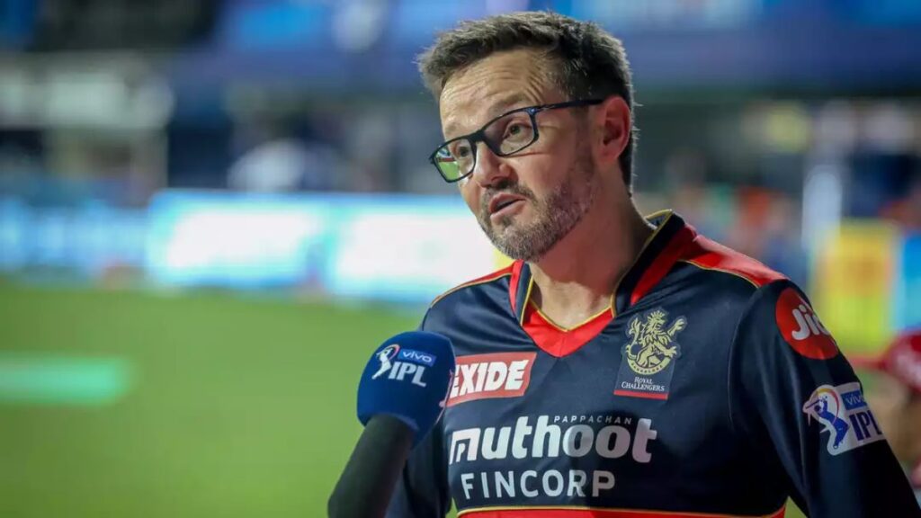 RCB के दिग्गज ने अचानक उठाया हैरतअंगेज कदम, बन गया पाकिस्तान टीम का हेड कोच 2 RCB veteran suddenly took a surprising step, became the head coach of the Pakistan team
