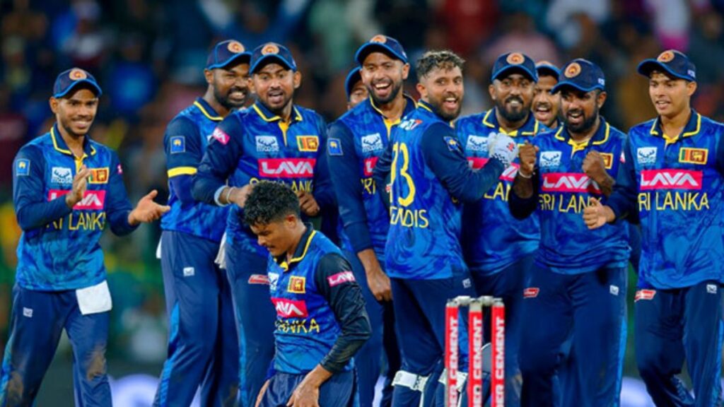 ऑस्ट्रेलिया दौरे के लिए बोर्ड ने 17 सदस्यीय टीम का किया ऐलान, नामचीन खिलाड़ी में सिर्फ मोहम्मद सिराज को मौका 2 The board announced a 17-member team for the Australia tour, among the famous players only Mohammad Siraj got a chance