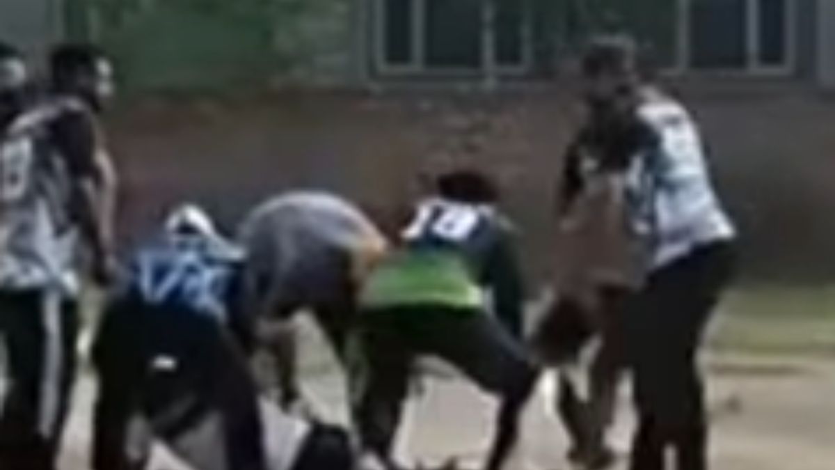 Shocking news from the cricket world, Punjab player dies on the spot after hitting a six, video goes viral