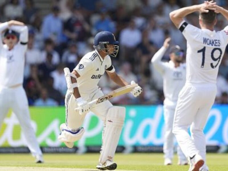 This player will announce his retirement after the India-England Test series, fellow players will congratulate him by lifting him on their shoulders