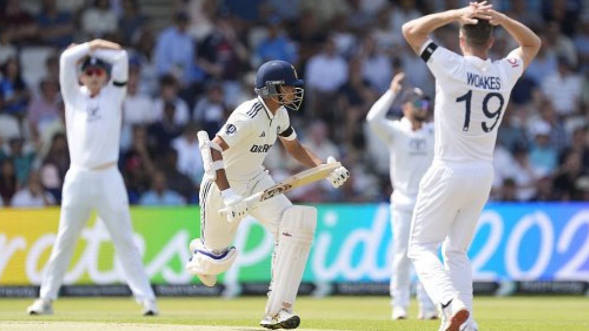 This player will announce his retirement after the India-England Test series, fellow players will congratulate him by lifting him on their shoulders