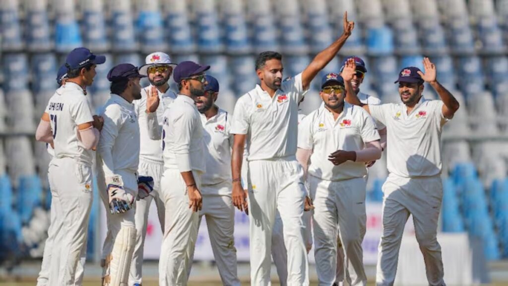 Ranji Trophy players Earning: एक मैच का कितना पैसा कमाते हैं रणजी प्लेयर्स? खिलाड़ियों का वेतन, मैच फीस और कमाई 2 Ranji Trophy players Earning: How much money do Ranji players earn per match? Players' salary, match fees and earnings