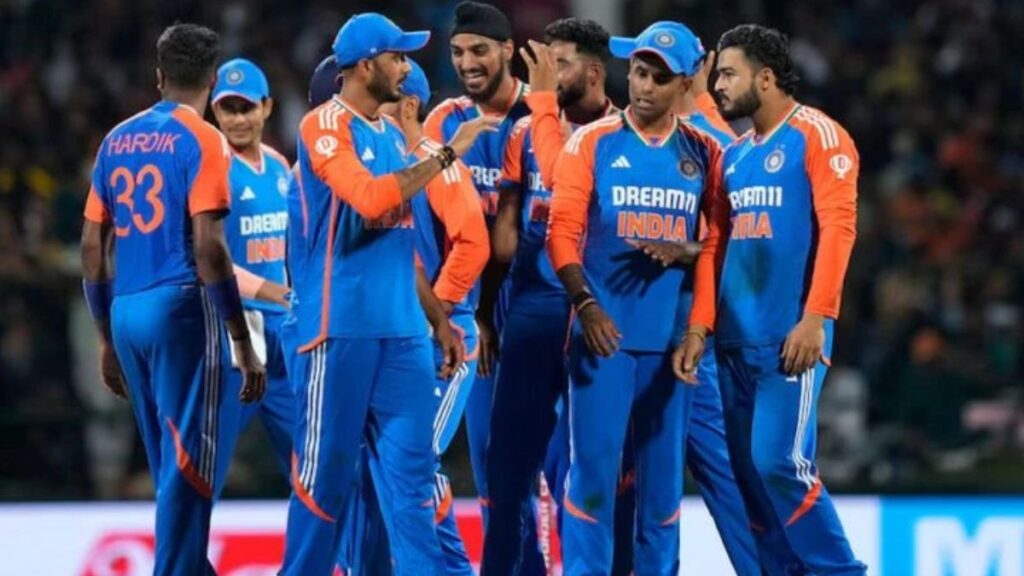 Teachers’ Day Special: Rohit-Kohli से लेकर Sachin तक के ये हैं बचपन के कोच, जानें कौन हैं Team India के 10 दिग्गज क्रिकेटरों के गुरु 2 Teachers' Day Special: From Rohit-Kohli to Sachin, these are their childhood coaches, know who are the gurus of 10 great cricketers of Team India
