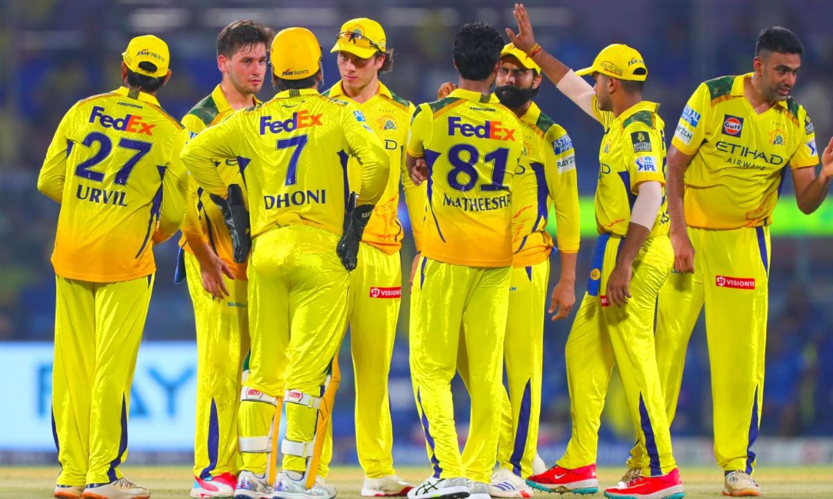 R Ashwin with CSK Players
