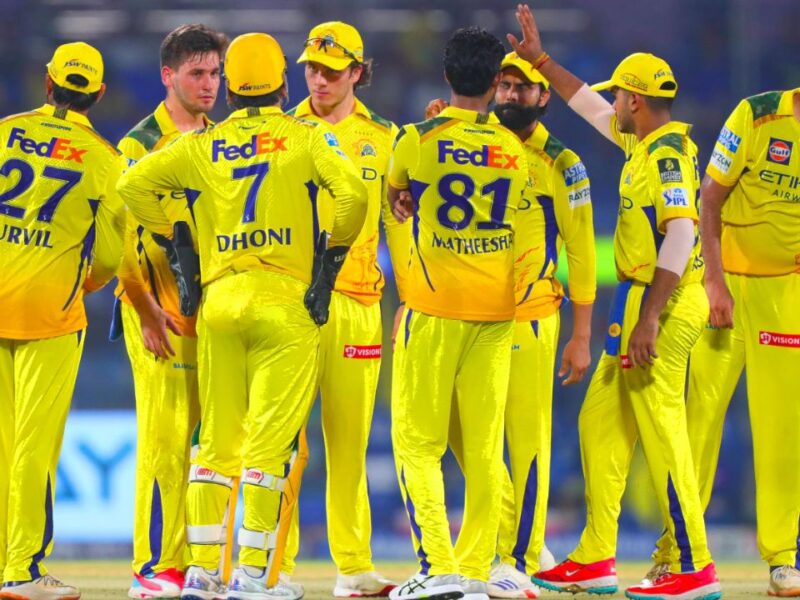 R Ashwin with CSK Players