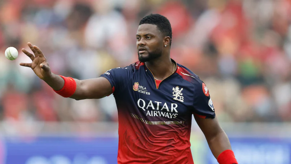 RCB के इस तूफानी बल्लेबाज ने रचा इतिहास 1 बॉल पर 8-10 नहीं बना डाले पूरे 22 रन, टूट गए सभी वर्ल्ड रिकॉर्ड 1