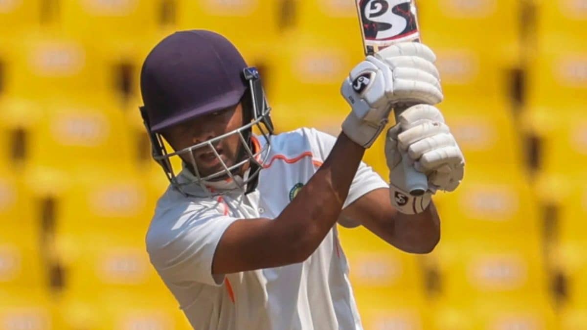 6,4,4,4,4,4,4...', 21 साल के युवा खिलाड़ी ने Duleep Trophy में काटा भौकाल, बेहद कम गेंदों में दोहरा शतक जड़ उड़ाए चयनकर्ताओं के होश 2