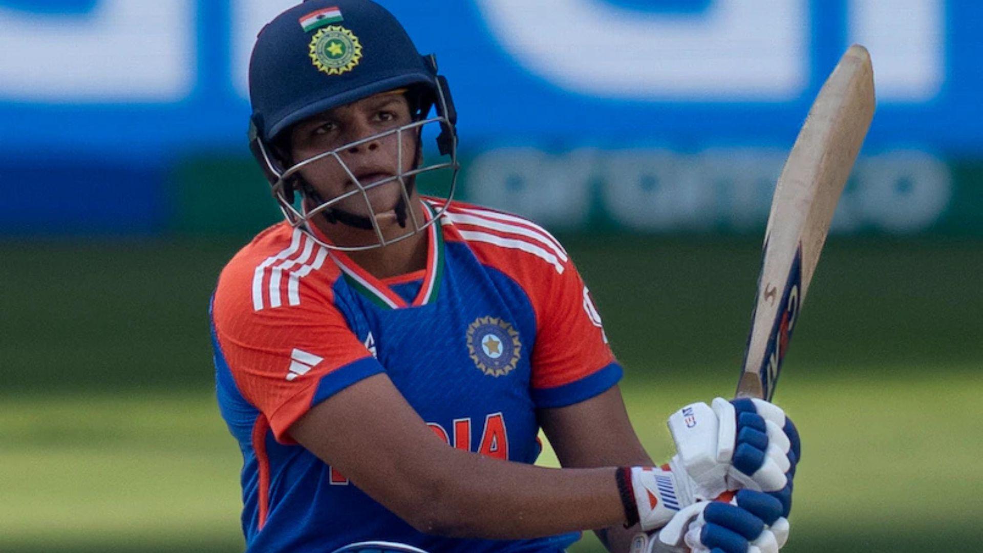 अगले महीने Australia से होने वाले ODI सीरीज के लिए Team India घोषित, पूरे 15 अविवाहित खिलाड़ियों को मौका 2