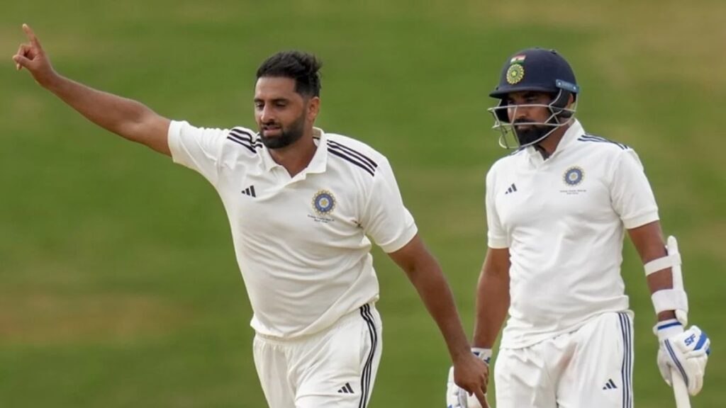Who is Auqib Nabi? जिसने Duleep Trophy में 4 गेंदों पर झटके 4 विकेट, जानें उनकी उम्र, गर्लफ्रेंड, रिकॉर्ड, नेटवर्थ, परिवार और कुछ रोचक तथ्य 2 Who is Auqib Nabi? Who took 4 wickets in 4 balls in Duleep Trophy, know his age, girlfriend, record, net worth, family and some interesting facts