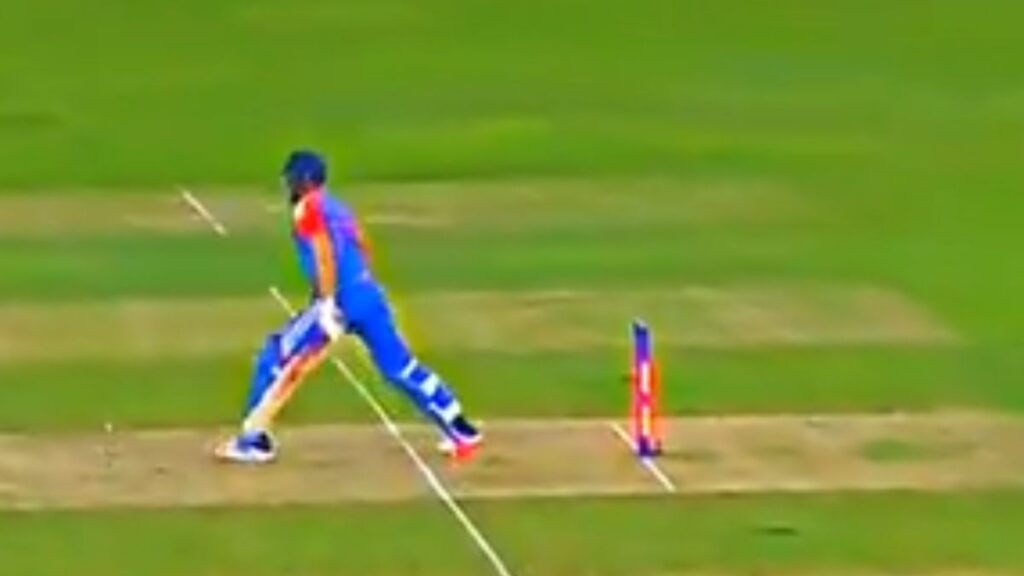 Video: पार्ट टाइमर के खिलाफ भी फ़ेल हुए Shubman Gill, आगे बढ़ने के चक्कर में जाना पड़ा बाहर 2 Video: Shubman Gill failed even against a part-timer, had to go out in an attempt to move forward