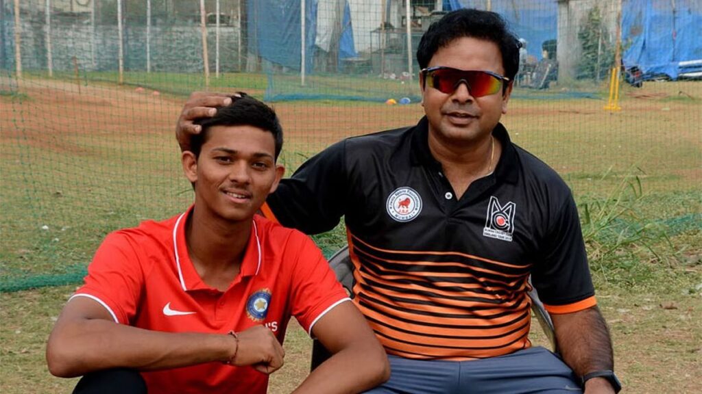 Teachers’ Day Special: Rohit-Kohli से लेकर Sachin तक के ये हैं बचपन के कोच, जानें कौन हैं Team India के 10 दिग्गज क्रिकेटरों के गुरु 3 Teachers' Day Special: From Rohit-Kohli to Sachin, these are their childhood coaches, know who are the gurus of 10 great cricketers of Team India