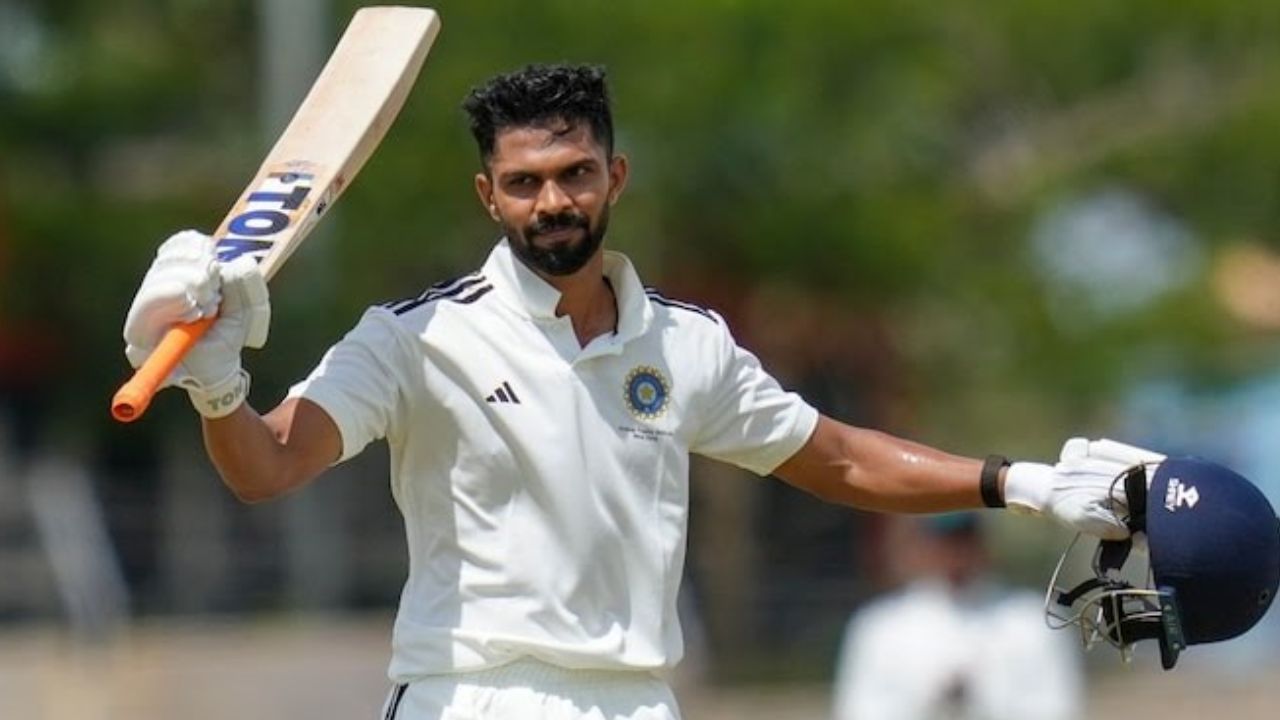 Duleep Trophy में शतक लगाने के बाद ऋतुराज 