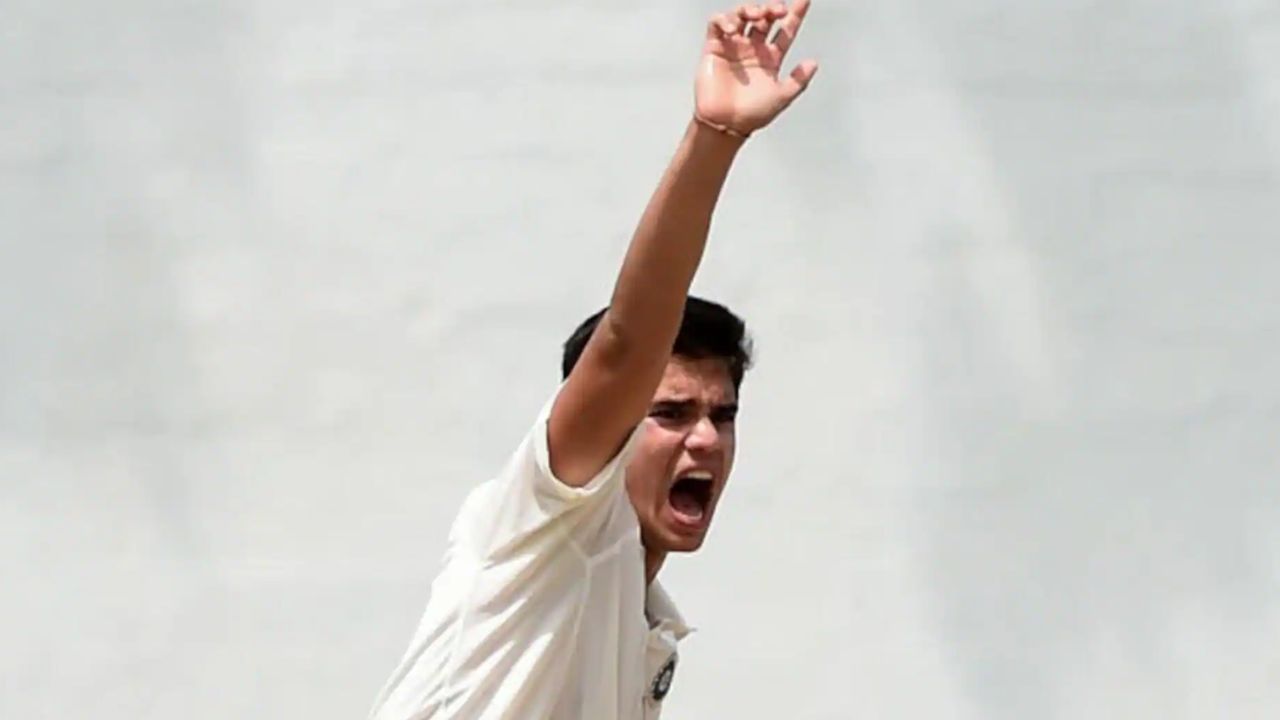 W,W,W,W,W...', इस छोटे टूर्नामेंट में चमके Arjun Tendulkar, 5 विकेट हॉल लेकर मचाया तहलका, Dravid के बेटे को भी बनाया निशाना