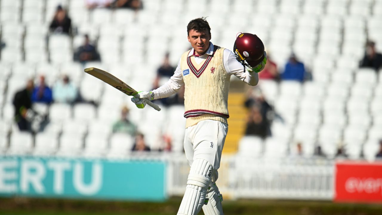 6,6,6,6,6,4,4,4.... England के ओपनर Tom Banton ने रचा इतिहास, अपने पूर्वजों को पीछे छोड़ते हुए खेली 371 रन की गजब पारी