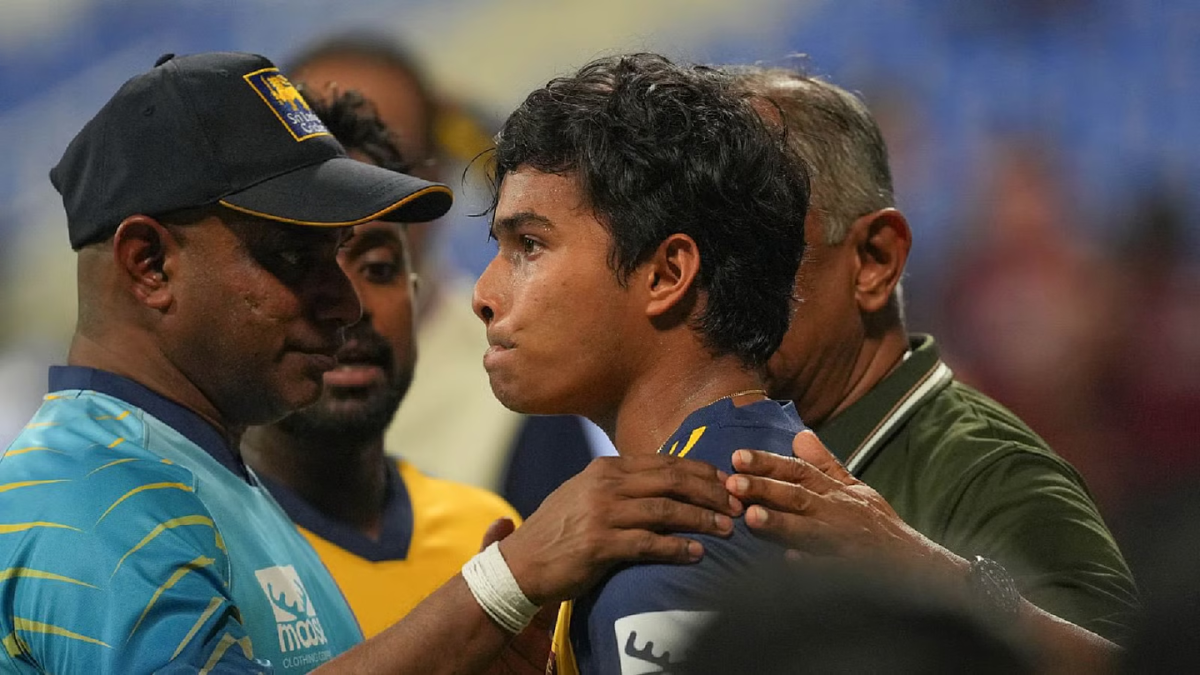 मातम में बदली ख़ुशी, Asia Cup 2025 के बीच इस क्रिकेटर के घर पसरा मातम, पिता का अचानक हुआ निधन 1