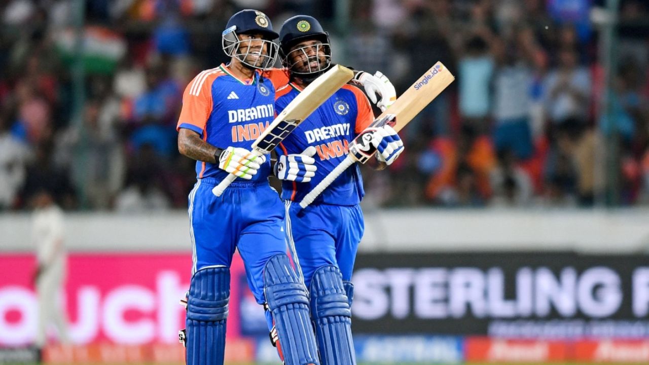 कप्तान सूर्या का बेस्टफ्रेंड होने की वजह से इस बल्लेबाज को मिलती प्लेइंग 11 में जगह, नहीं तो रणजी खेलने लायक नहीं 2 कप्तान सूर्या का बेस्टफ्रेंड होने की वजह से इस बल्लेबाज को मिलती India की प्लेइंग 11 में जगह, नहीं तो रणजी खेलने लायक नहीं