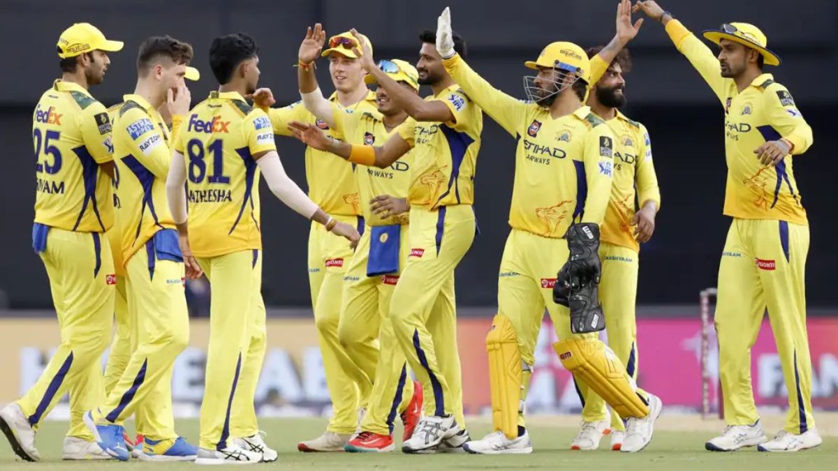CSK से सैम कुरेन समेत ये 10 खिलाड़ी रिलीज! धोनी ने प्लेयर्स की फाइनल लिस्ट की तैयार 2 CSK IPL 2026