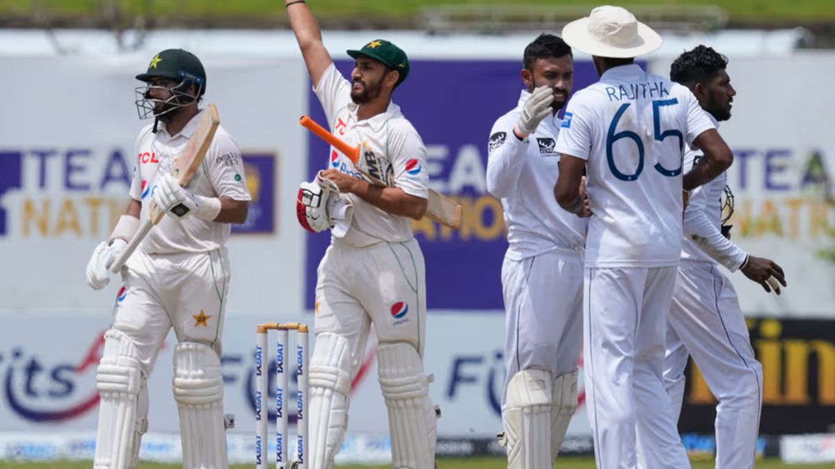 6,6,6,6,6,6...... This Pakistani batsman destroyed the bowlers, single-handedly scored 394 runs, setting a new record.