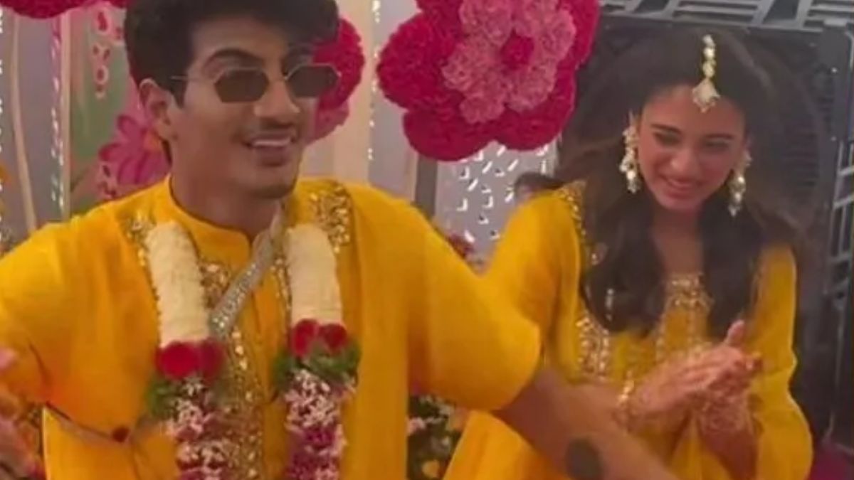 स्मृति मंधाना को लगी हल्दी, शादी की रस्में शुरू, सज-धज कर महिला क्रिकेटरों ने किया डांस, तस्वीरें वायरल 2 Palash Muchhal–Smriti Mandhana wedding begins with their haldi ceremony