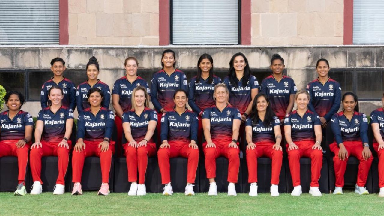 IPL 2026 से पहले RCB ने अपने फैंस को दिया झटका, सिर्फ इन 4 खिलाड़ियों को किया रिटेन, बाकी सभी रिलीज 2 IPL 2026 से पहले RCB ने अपने फैंस को दिया झटका, सिर्फ ये 4 खिलाड़ियों को किया रिटेन, बाकी सभी रिलीज