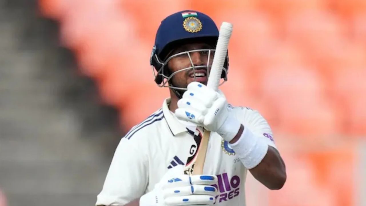 रणजी खेलने लायक नहीं था ये खिलाड़ी, लेकिन कोच गंभीर ने दिया मौका, अब यही बना भारत की हार का विलेन 2 रणजी खेलने लायक नहीं था ये खिलाड़ी, लेकिन कोच गंभीर ने दिया मौका, अब यही बना India की हार का विलेन