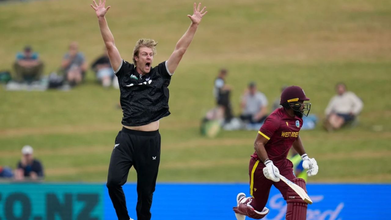 शाई होप के तूफानी शतक पर सैंटनर के कैमियों ने फेरा पानी, न्यूजीलैंड ने 5 विकेट से जीता दूसरा ODI 2 शाई होप के तूफानी शतक पर सैंटनर के कैमियों ने फेरा पानी, New Zealand ने 5 विकेट से जीता दूसरा ODI