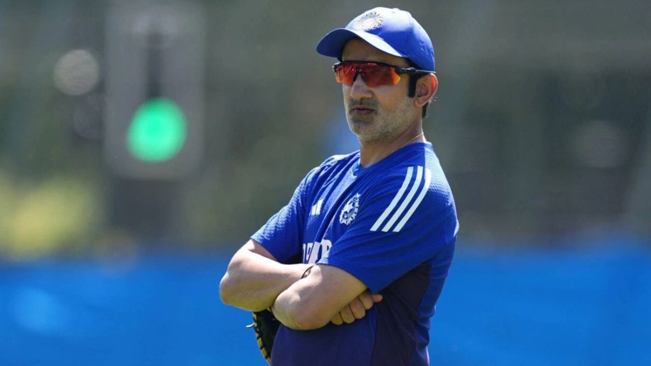 "उसे कोच नहीं होना चाहिए.....", फैंस के बाद अब एबी डिविलियर्स ने भी उठाए हेड कोच गंभीर पर सवाल 2 'उसे कोच नहीं होना चाहिए.....", फैंस के बाद अब एबी डिविलियर्स ने भी उठाए हेड कोच गंभीर पर सवाल