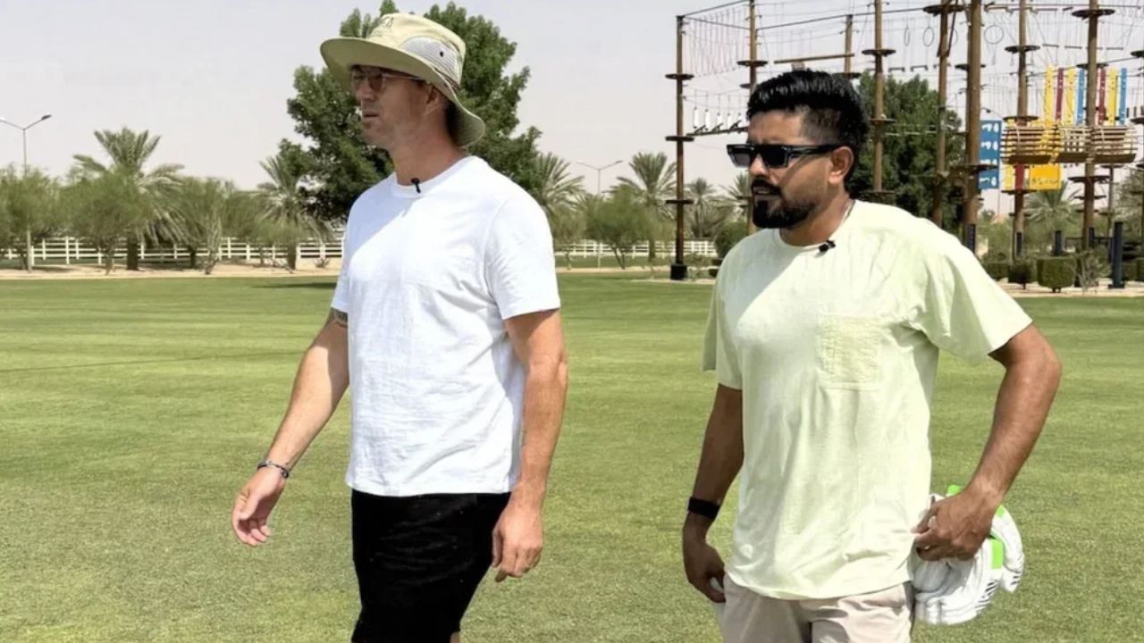 केविन पीटरसन के साथ गलत अंग्रेजी बोलते हुए कैमरे में कैद हुए Babar Azam, 'goosebumps' को बोले 'boosebump'