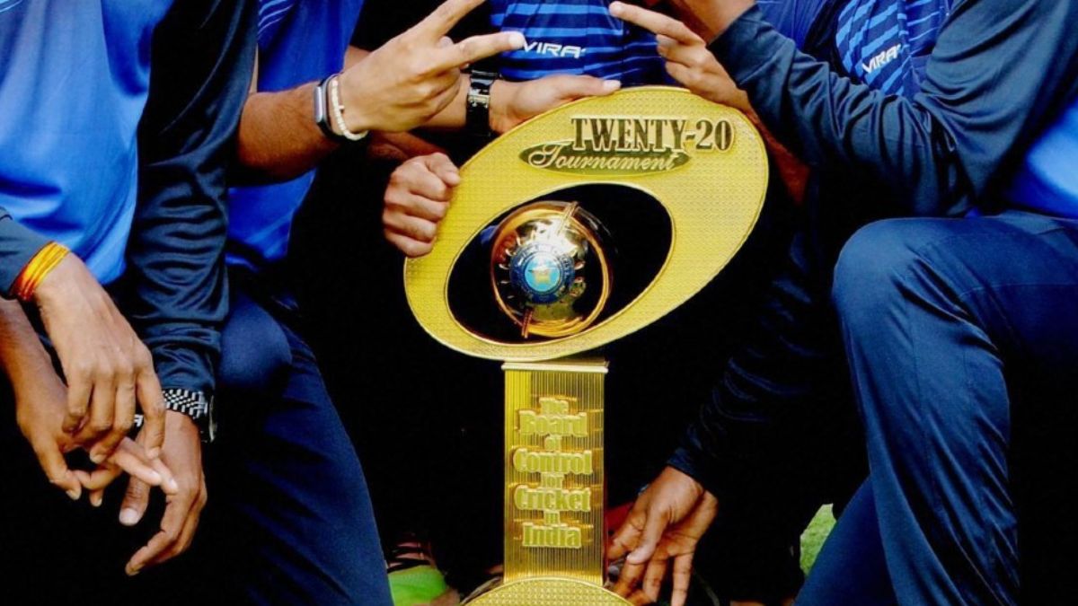 सैयद मुश्ताक अली ट्रॉफी के दौरान 4 खिलाड़ियों पर लगा बैन, गैरकानूनी गतिविधियों में थे शामिल 2 Syed Mushtaq Ali Trophy 2025