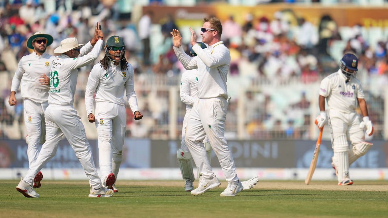 साउथ अफ्रीका का 36 वर्षीय खिलाड़ी बना नवंबर 2025 के लिए आईसीसी मेंस प्लेयर ऑफ द मंथ, भारत की नाक में कर दिया था दम 2 साउथ अफ्रीका का 36 वर्षीय खिलाड़ी बना नवंबर 2025 के लिए आईसीसी मेंस प्लेयर ऑफ द मंथ, India की नाक में कर दिया था दम