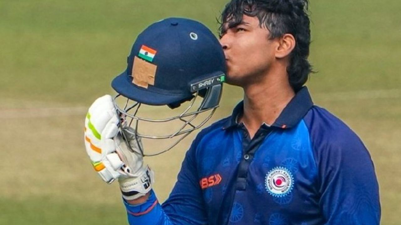 6,6,6,6,6,6.... विजय हजारे ट्रॉफी के पहले ही दिन गरजा Vaibhav Suryavanshi का बल्ला, खेली 190 रन की पारी, उड़ाए 16 चौके 15 छक्के