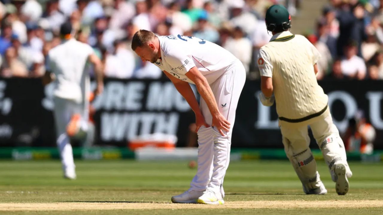 इंग्लैंड टीम को लगा एक और बड़ा झटका, सिडनी टेस्ट से पहले 232 विकेट लेने वाला गेंदबाज हुआ चोटिल 2 England टीम को लगा एक और बड़ा झटका, सिडनी टेस्ट से पहले 232 विकेट लेने वाला गेंदबाज हुआ चोटिल